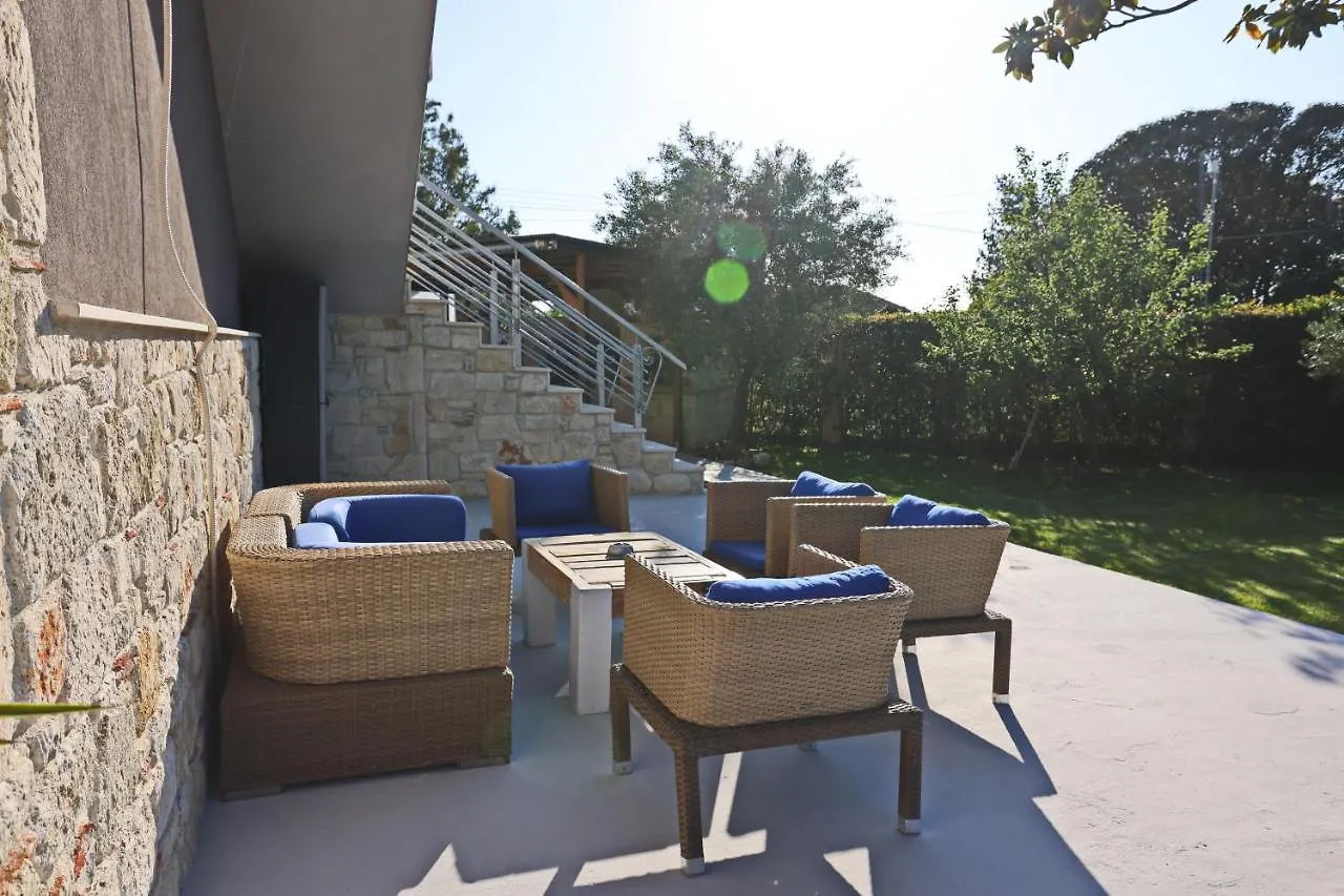Garden Villa Afytos 0*,